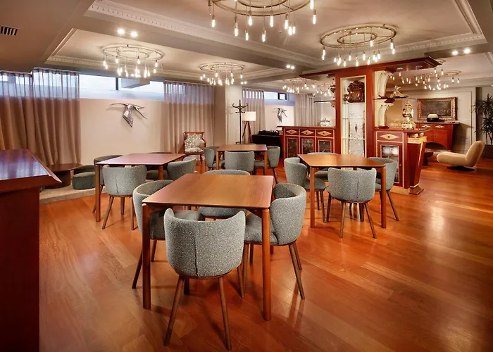 Apartaments-Hotel Hispanos 7 Suiza