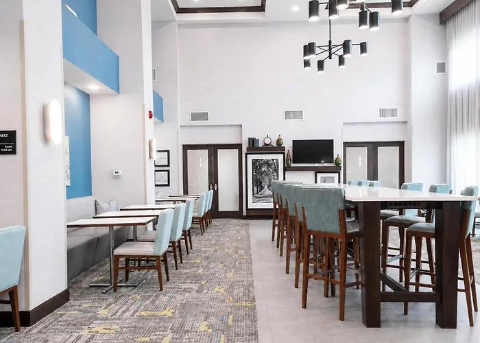 Hampton Inn & Suites Chicago/Saint Charles