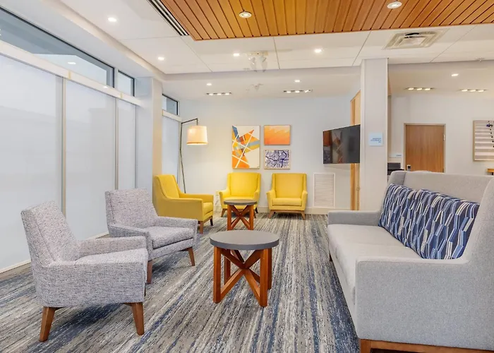 Holiday Inn Express & Suites - Medford By Ihg