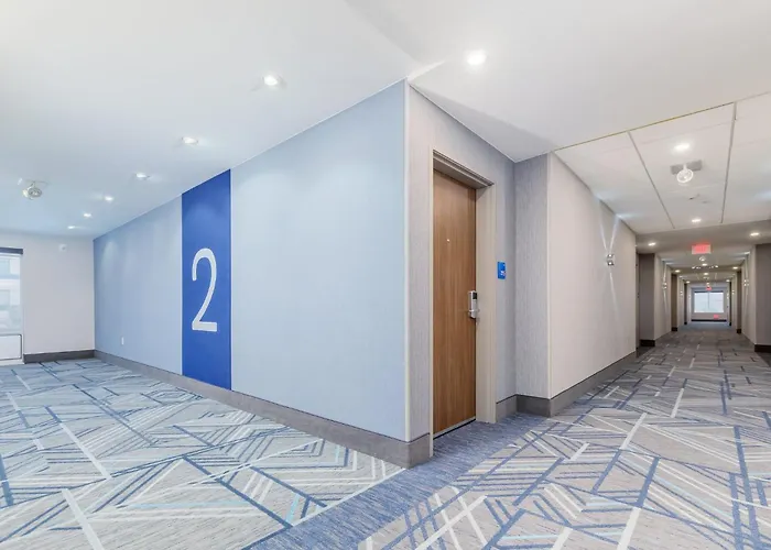 Holiday Inn Express & Suites - Medford By Ihg