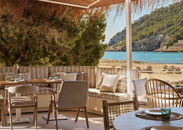 Hotel a Cala Llonga (Ibiza)