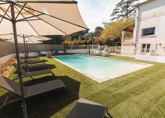 Remoulins Hotels