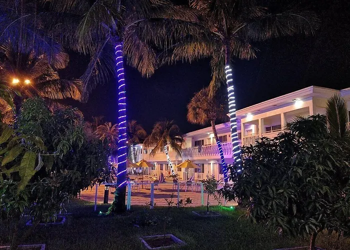 Downtown Hollywood Gardens Inn & Suites