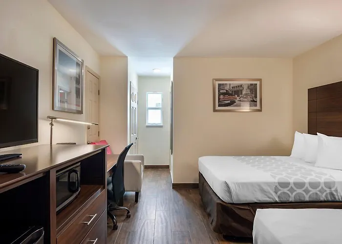 Downtown Hollywood Gardens Inn & Suites