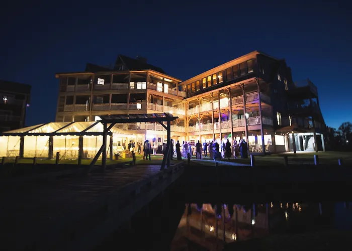 The Burrus House Inn Waterfront Suites