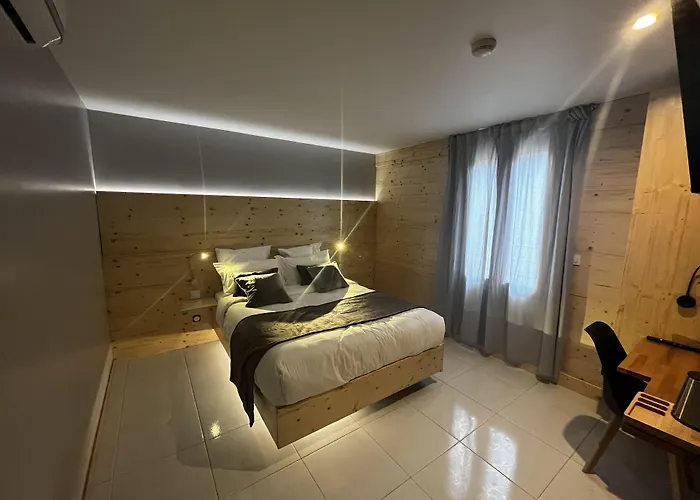9WAGRAM Hotel Boutique Le Mans