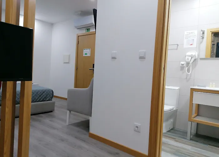 Alojamento Girassol - Guest House - Quarto Com Casa De Banho Privativa Castelo Branco 
