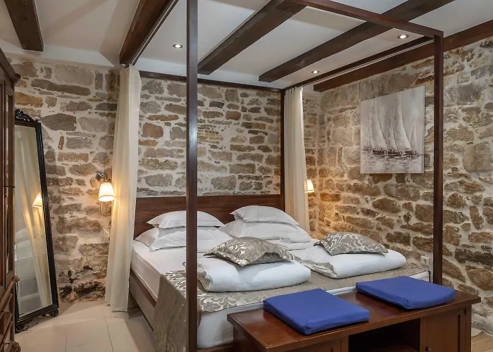 Hotel Awesome Stone House Split