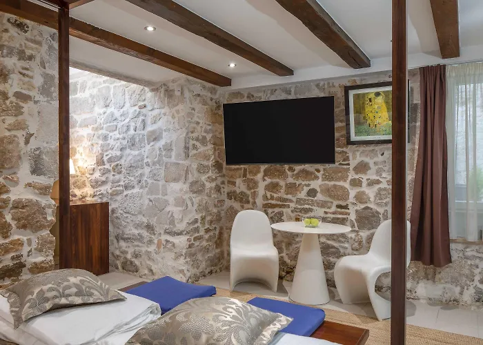 Hotel Awesome Stone House Split