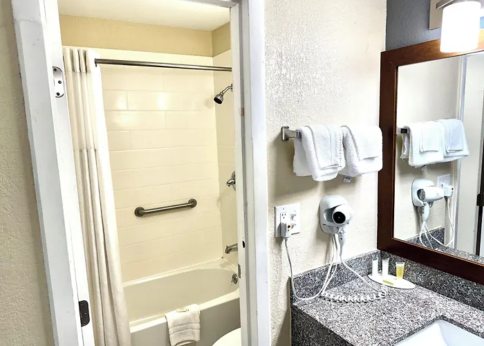 Super 8 By Wyndham Morganton