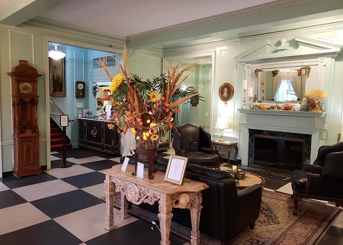 Lowell Inn