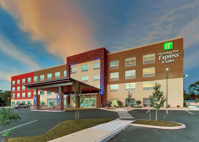 Holiday Inn Express & Suites - Roanoke - Civic Center