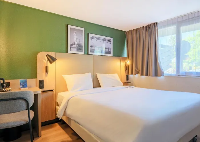 Hotel Campanile Saint-Germain-En-Laye