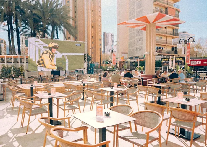 Marina Resort Benidorm - The Original Benidorm Vibe