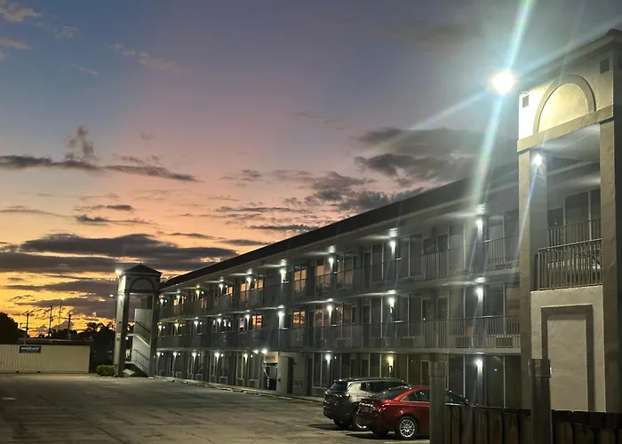 Days Inn By Wyndham Fort Myers