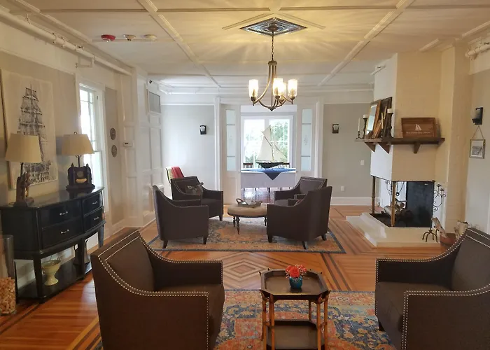 The Ocean Bay House Bed & Breakfast Bay Shore
