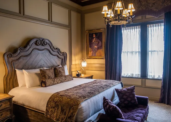 The Detroit Club Hotel