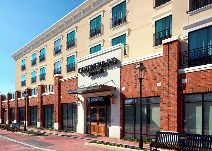 Courtyard By Marriott Lagrange Hotel
