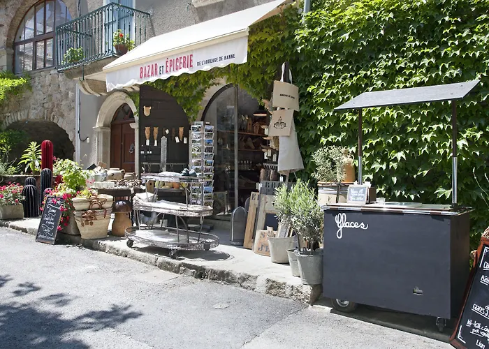 Hôtels à Banne