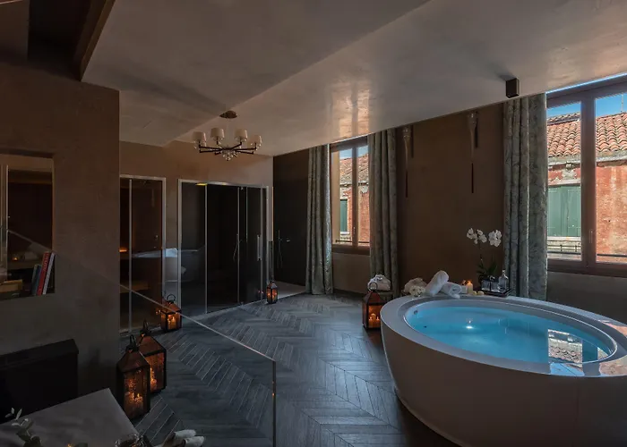 Palazzo Veneziano - Venice Collection