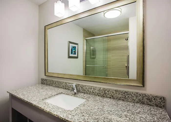 La Quinta By Wyndham St. Paul-Woodbury Hotel