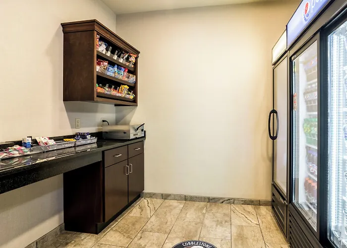 Cobblestone Hotel & Suites - Erie