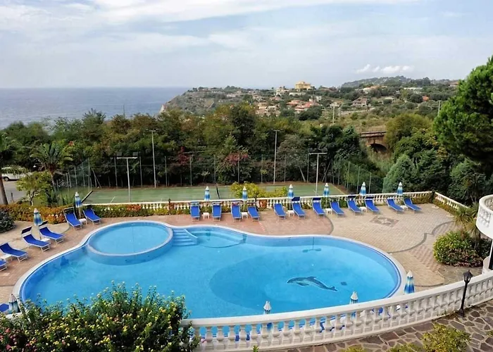 Villaggio Pineta Petto Bianco Capo Vaticano