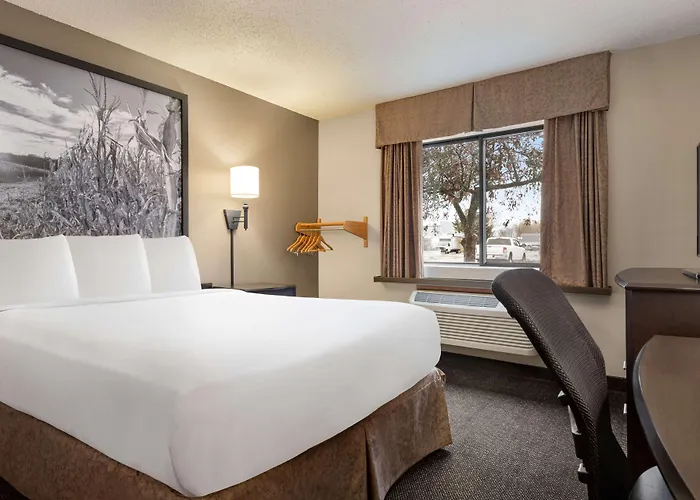 Super 8 By Wyndham Lincoln North Hotel