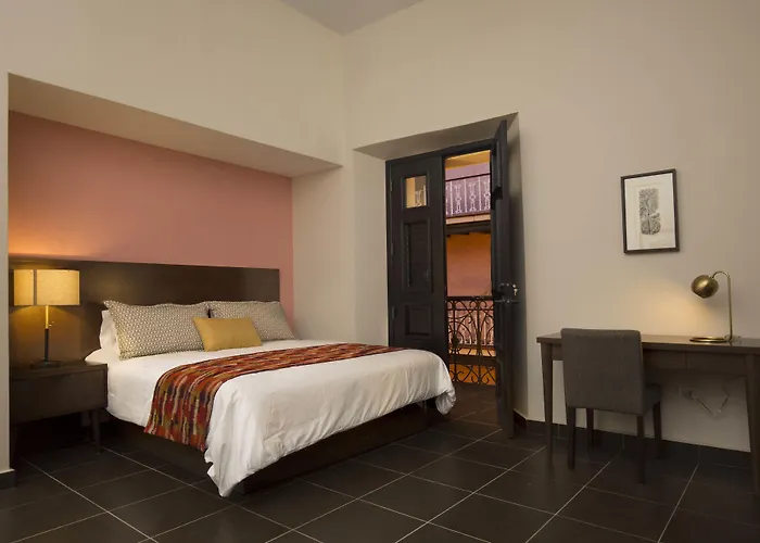 Decanter Hotel