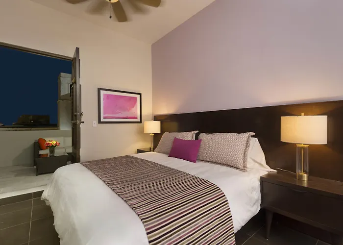 Decanter Hotel