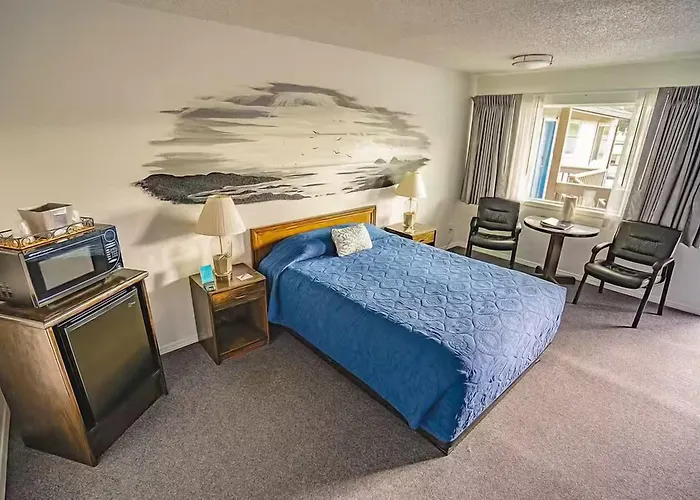 Lighthouse Cove Inn
