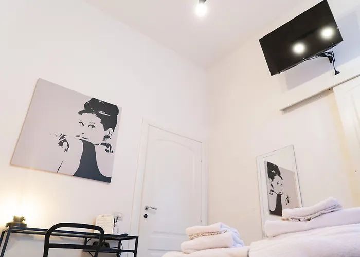 Salotto Piramide Bed and Breakfast Rome