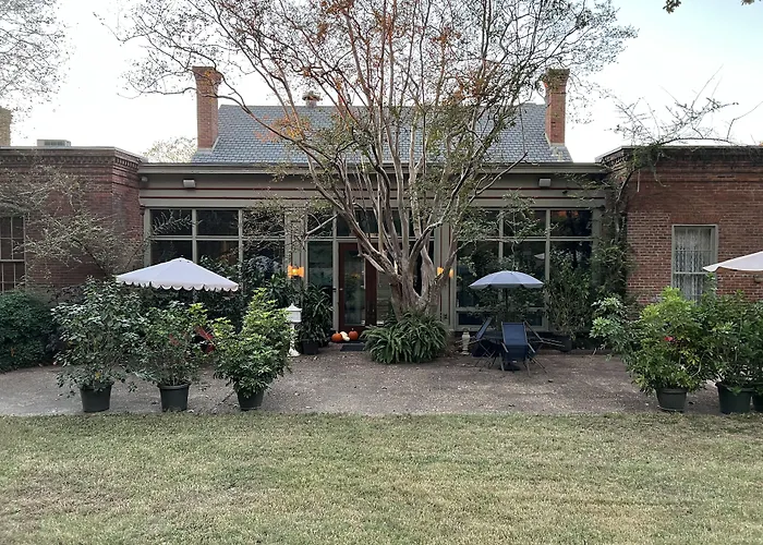 Corners Mansion Inn - A Bed And Breakfast Vicksburg