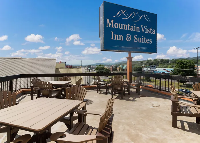 Mountain Vista Inn & Suites - Walking Distance To The Island Pigeon Forge