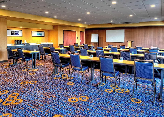 Courtyard By Marriott San Marcos