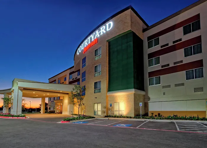 Courtyard By Marriott San Marcos Hotel