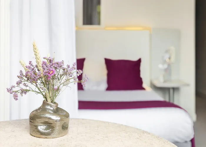 Charmes-sur-Rhone Hotels