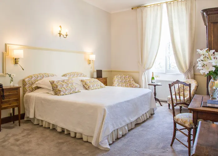 Cazaubon Hotels