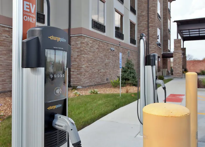 Holiday Inn Express & Suites St Louis Airport By Ihg Woodson Terrace