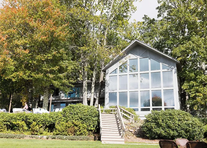 Inn At Crestwood