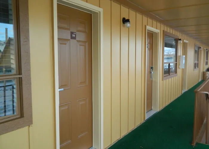 Country Motor Inn
