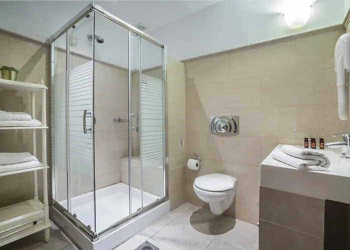 Balhambra Suites - Adults Only