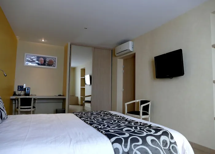 Oree-d'Anjou Hotels