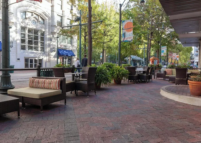 Courtyard Memphis Downtown Hotel