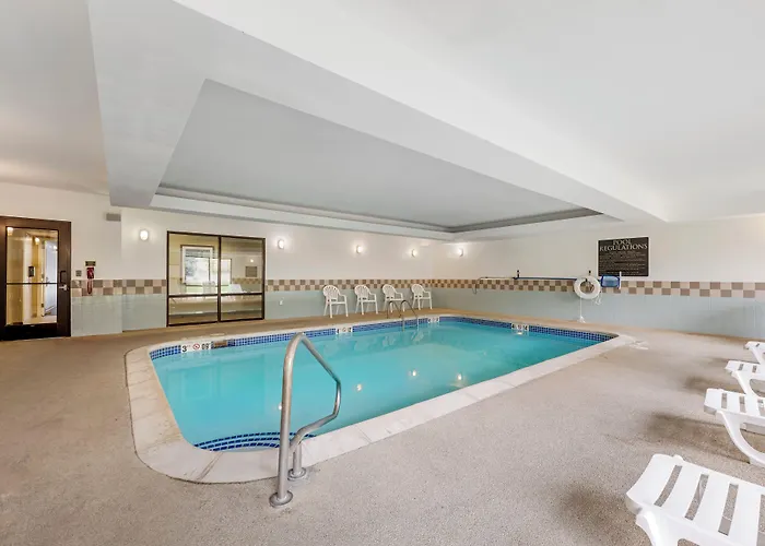 Comfort Suites East Lincoln - Mall Area