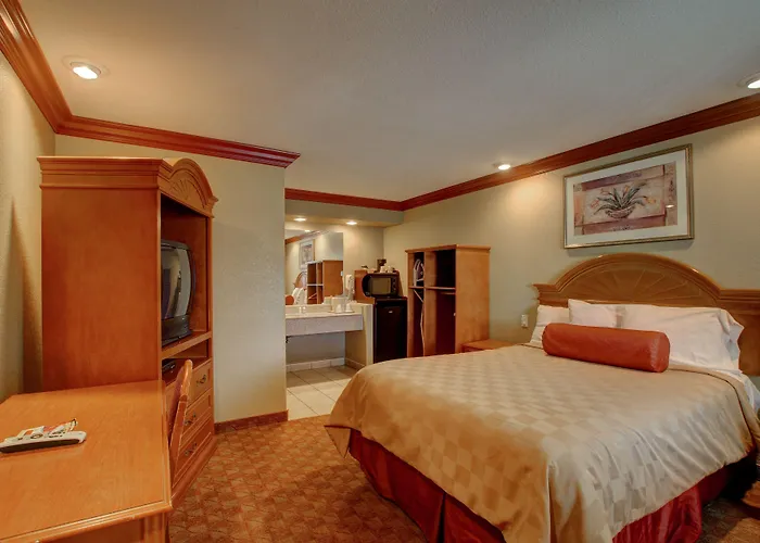 Thunderbird Lodge