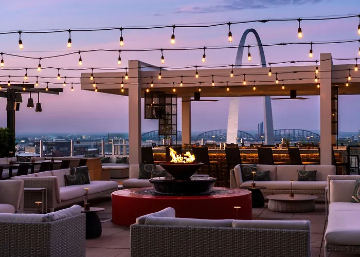 Hotelumiere At The Arch, A Caesars Destination