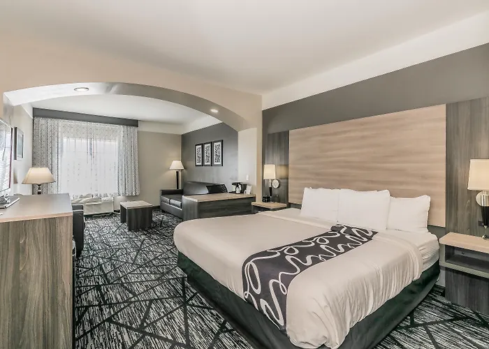 La Quinta By Wyndham Granbury Hotel