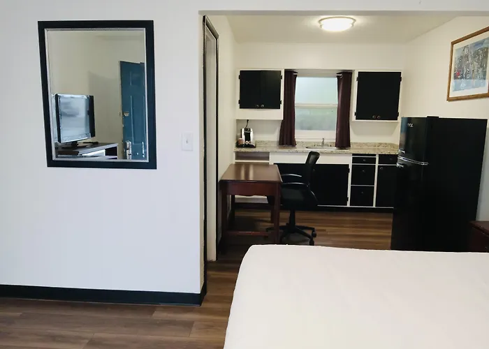 Blue Coast Inn & Suites