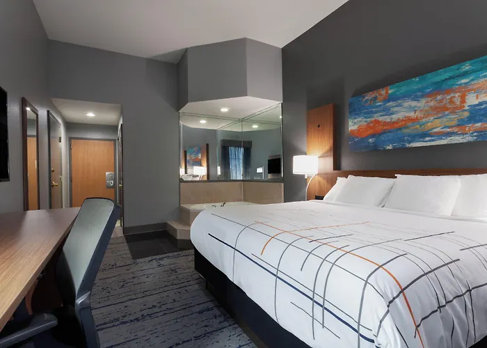 La Quinta By Wyndham St. Petersburg Northeast *Newly Renovated Hotel